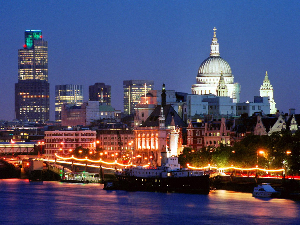 London by night tourist image
